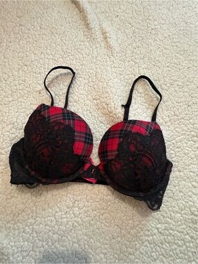 Victoria’s Secret Beyond Sexy Black Lace & Red Plaid Push-Up Bra